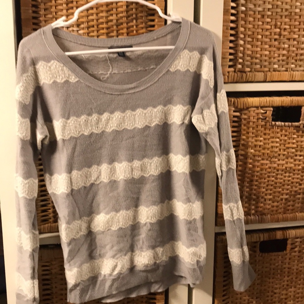 American eagle white and grey sweater